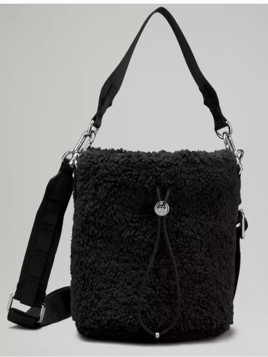 lululemon athletica Handbags - Black Lululemon Fleece Bucket Bag – Versatile Women’s Shoulder & Crossbody